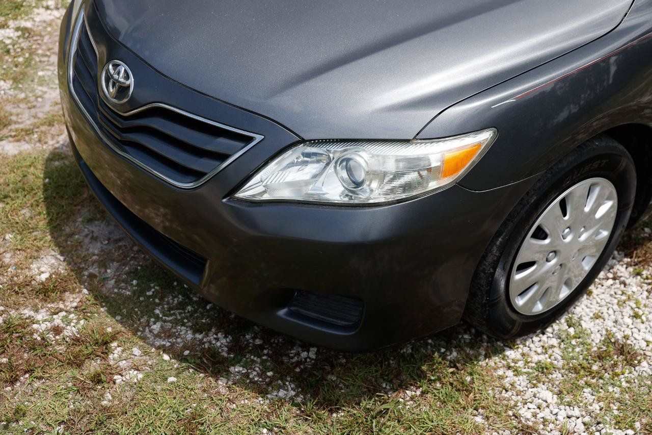 Used 2011 Toyota Camry LE FWD image 23
