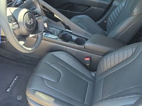 Used 2025 Hyundai Elantra Limited FWD image 10