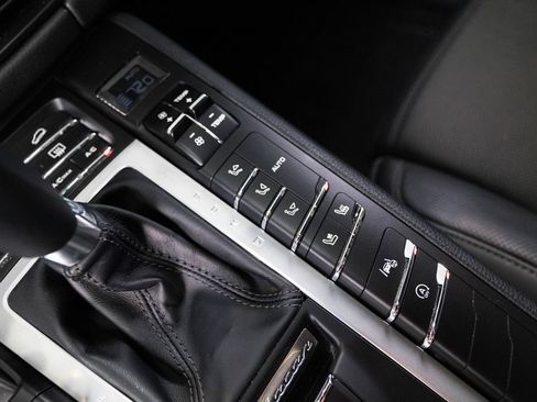 Certified 2020 Porsche Macan AWD/4WD image 25