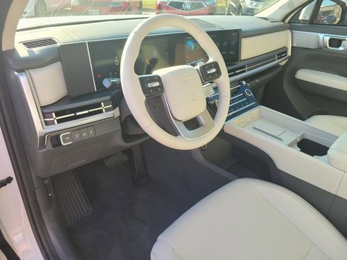 Used 2025 Hyundai Santa Fe SE image 3