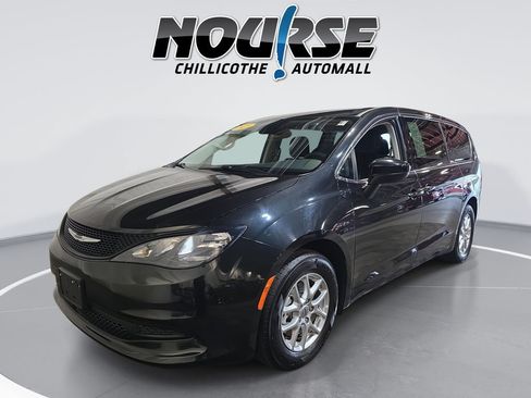 Used 2023 Chrysler Voyager LX FWD image 1