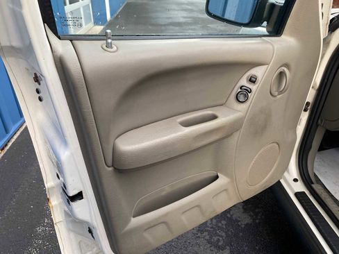 Used 2005 Jeep Liberty Sport image 26