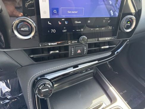 Used 2024 Lexus NX 250 FWD w/ Towing Package (2000 Lbs) image 19