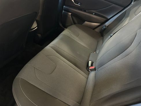 Used 2023 Hyundai Elantra SE FWD image 5