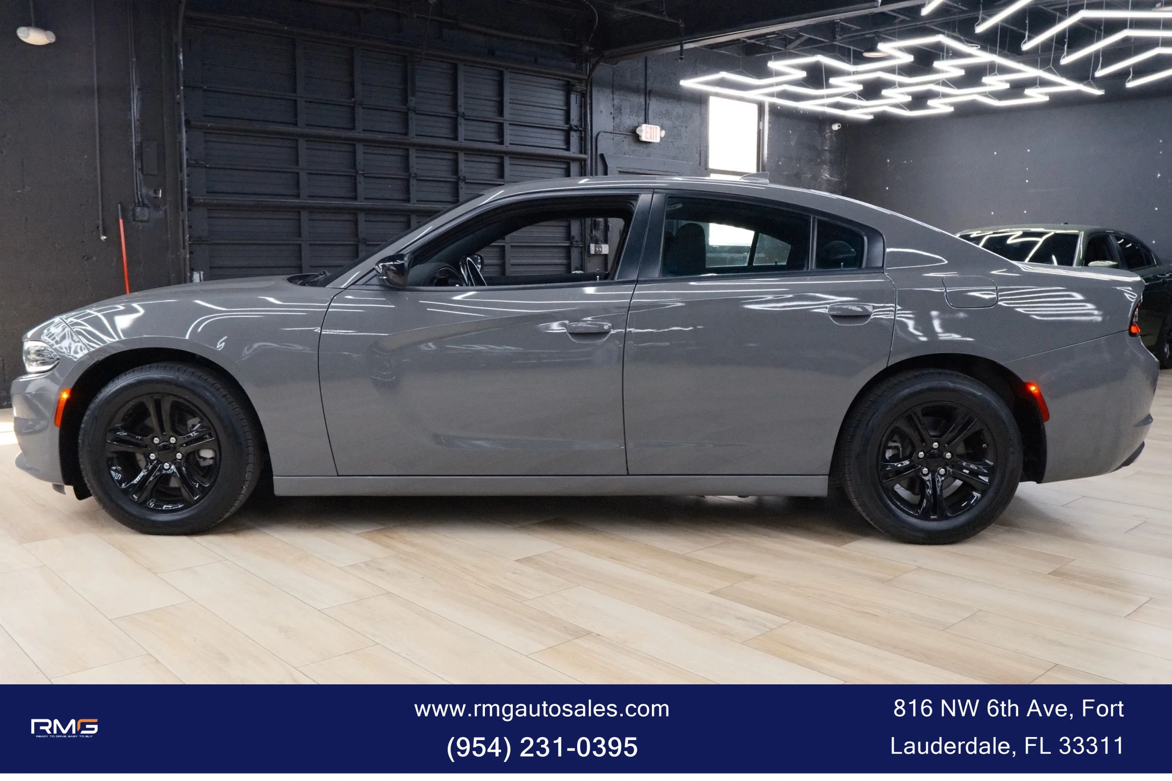Used 2023 Dodge Charger SXT RWD image 4