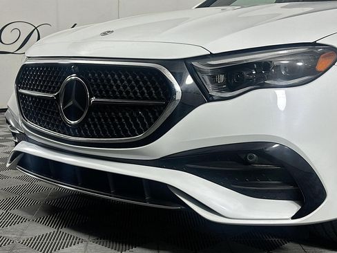 Used 2024 Mercedes-Benz E 350 4MATIC Sedan w/ Airmatic Package image 32