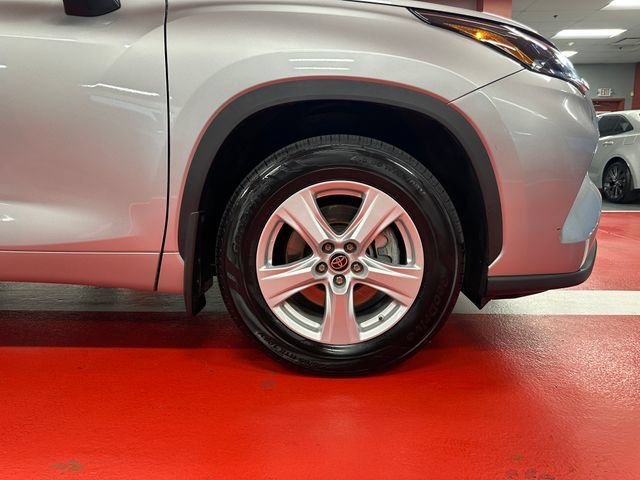Used 2023 Toyota Highlander L AWD/4WD image 31