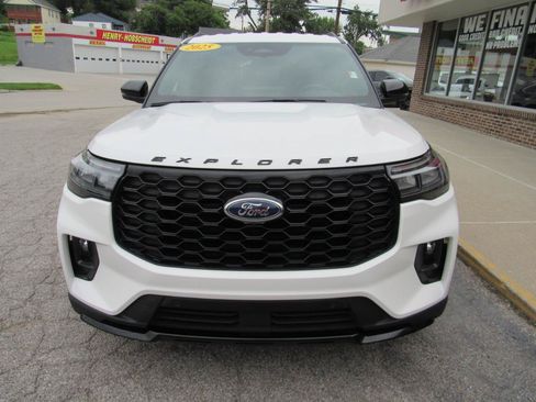 Used 2025 Ford Explorer ST-Line AWD/4WD image 2