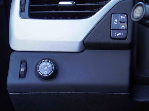 Used 2018 GMC Yukon XL SLT w/ Open Road Package image 17