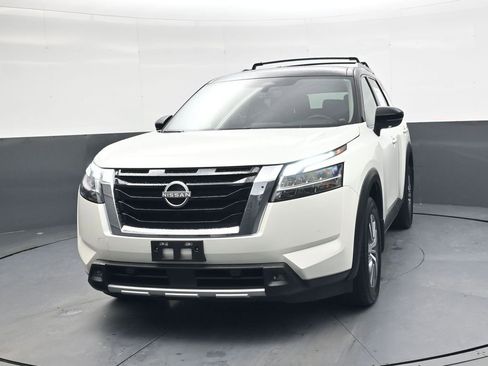Used 2024 Nissan Pathfinder SL image 9