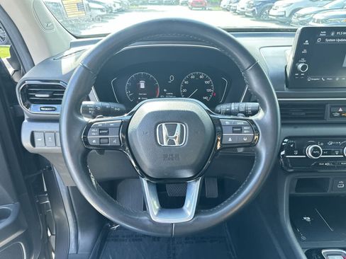 Used 2025 Honda Pilot Touring image 20