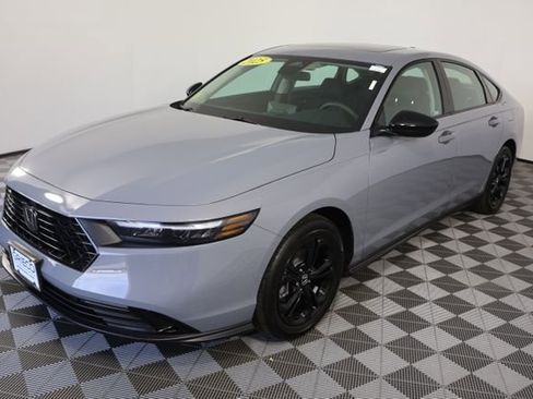 Used 2025 Honda Accord SE image 4