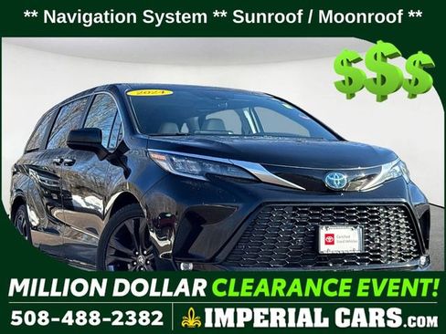 Used 2024 Toyota Sienna XSE image 1