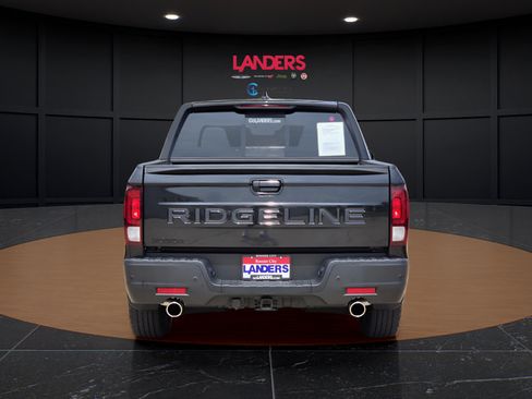 Used 2025 Honda Ridgeline Black Edition image 3