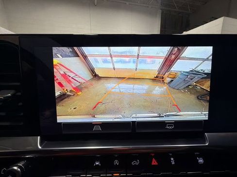 Used 2023 GMC Sierra 1500 SLE w/ Enhanced Capability Package image 17