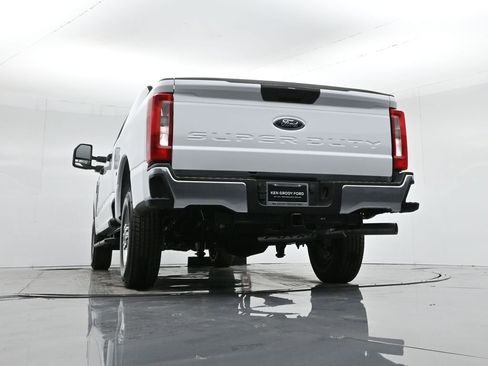 New 2026 Ford F250 XL w/ XL Chrome Package image 33
