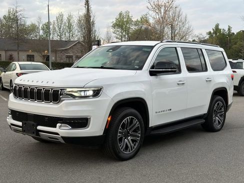 Used 2024 Jeep Wagoneer Series II w/ Flexible Seating Group RWD image 12