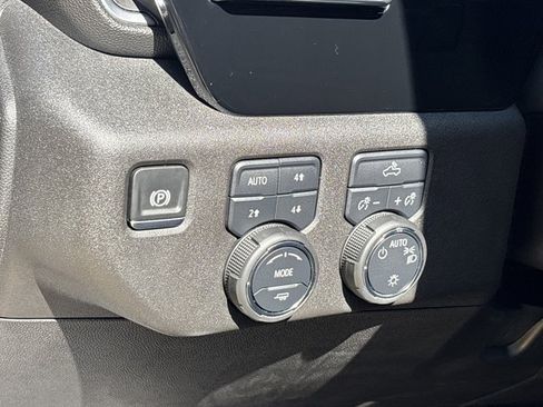 Used 2025 Chevrolet Silverado 1500 LT AWD/4WD image 22