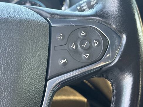 Used 2022 Chevrolet Traverse LT FWD image 30
