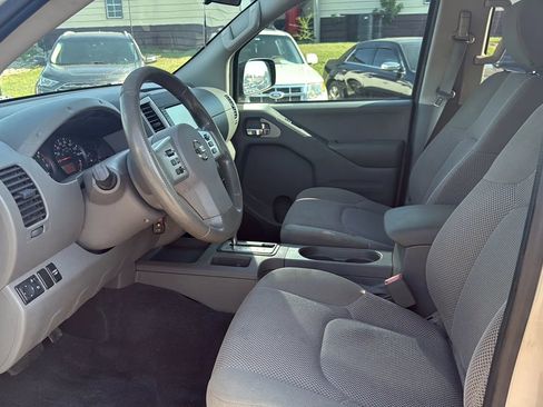 Used 2019 Nissan Frontier SV image 6