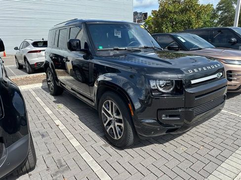 Used 2022 Land Rover Defender 110 XS Edition AWD/4WD image 3