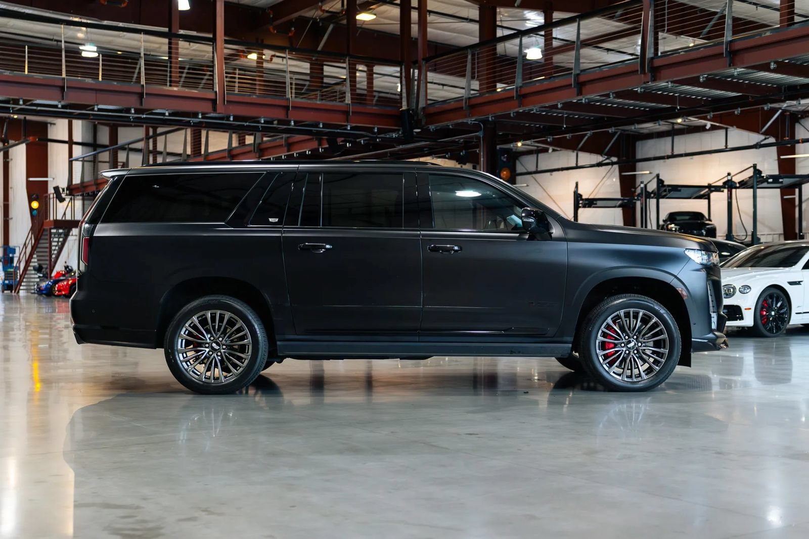 Used 2024 Cadillac Escalade ESV V AWD/4WD image 19
