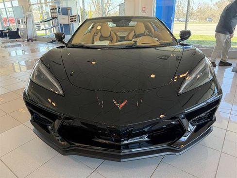 Used 2024 Chevrolet Corvette Stingray Premium Conv w/ Z51 Performance Package RWD image 3