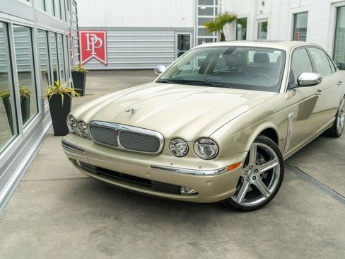 Used 2006 Jaguar XJ Vanden Plas Super V8 Portfolio RWD image 3