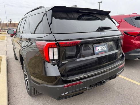Used 2025 Ford Explorer ST-Line image 4