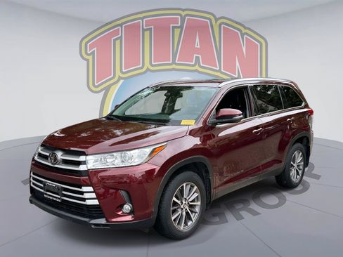 Used 2019 Toyota Highlander XLE AWD/4WD image 1