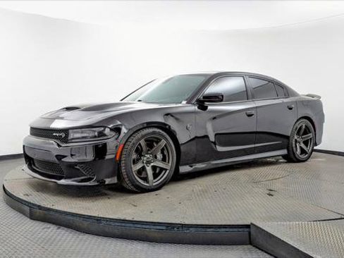 Used 2018 Dodge Charger SRT Hellcat w/ Harman/Kardon Audio Group image 2