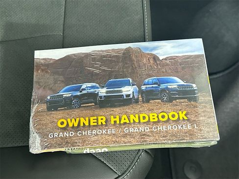 New 2025 Jeep Grand Cherokee Altitude image 21