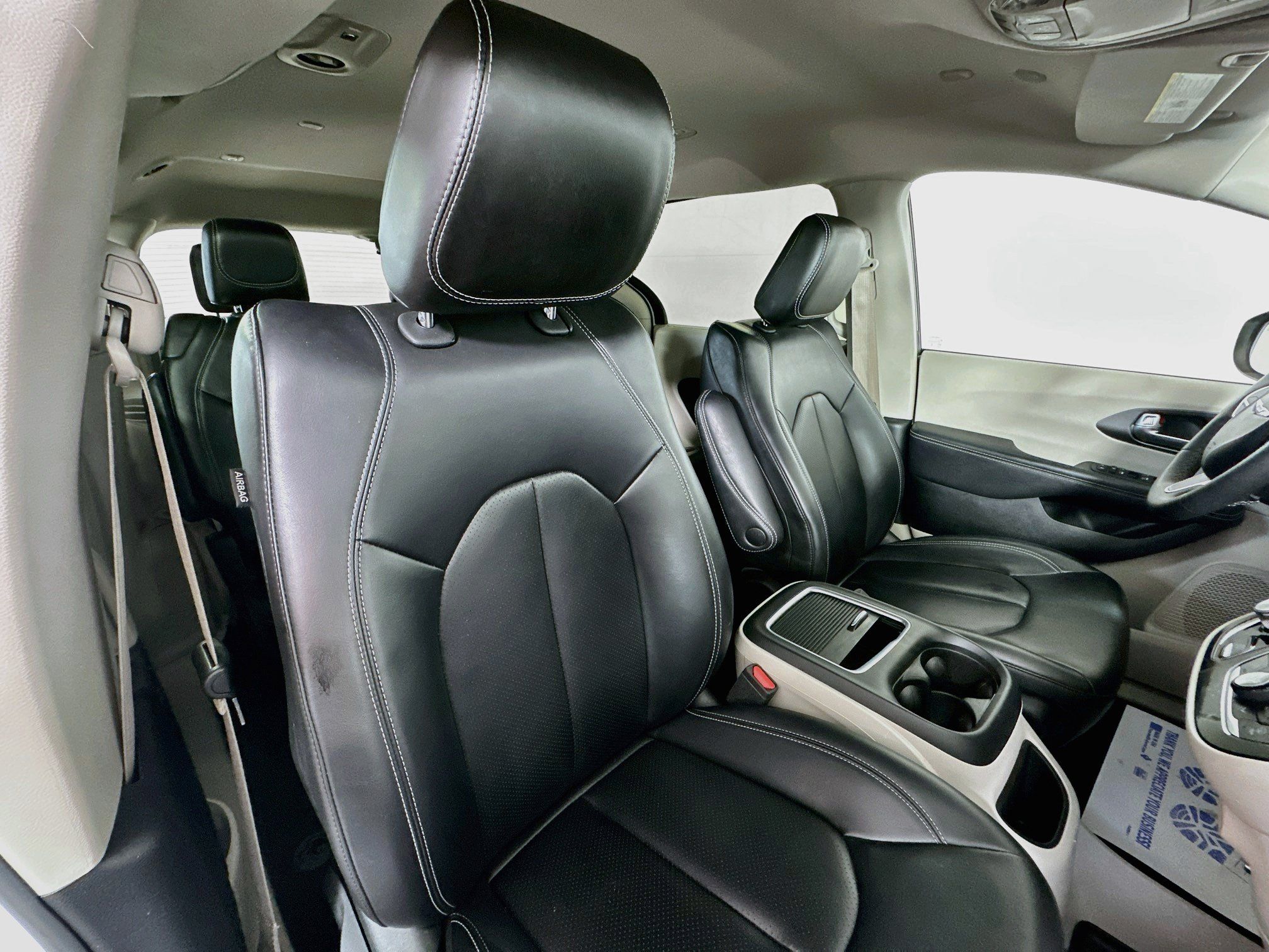Used 2023 Chrysler Pacifica Touring-L FWD image 27