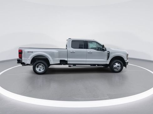 Used 2026 Ford F350 Lariat AWD/4WD image 9