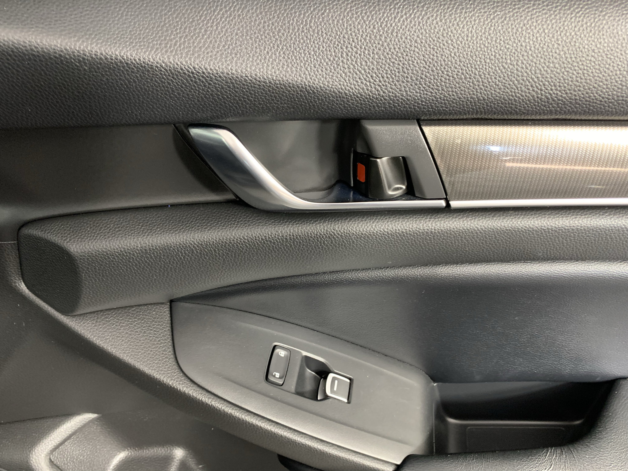 Used 2018 Honda Accord Sport image 36