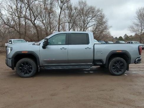 Used 2024 GMC Sierra 2500 AT4 image 12