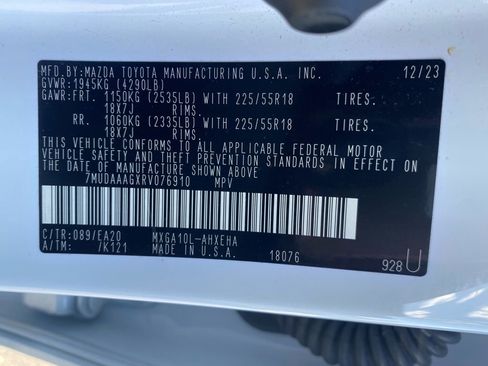 Used 2024 Toyota Corolla Cross XLE w/ Convenience Package image 23