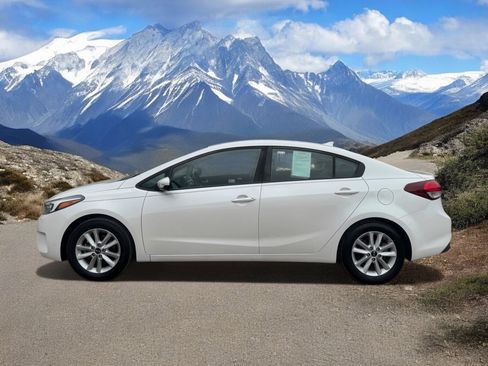 Used 2017 Kia Forte LX w/ LX Popular Package image 2