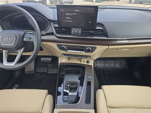 Used 2025 Audi Q5 e Premium image 11