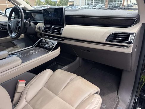 Used 2023 Lincoln Navigator Reserve AWD/4WD image 13