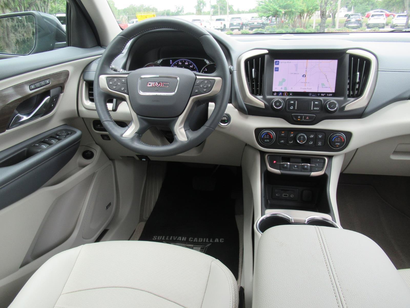 Used 2022 GMC Terrain Denali w/ Denali Premium Package AWD/4WD image 12