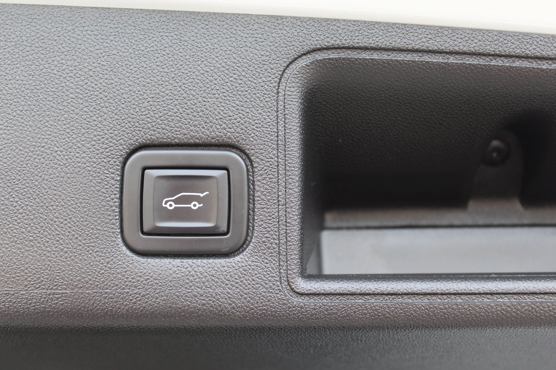 Used 2022 GMC Terrain SLT w/ Tech Package FWD image 22