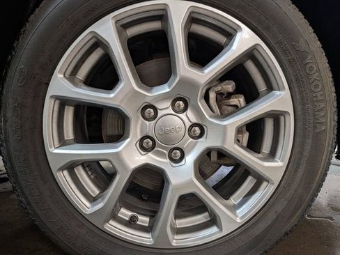 Used 2022 Jeep Compass Latitude w/ Sun and Sound Group AWD/4WD image 8