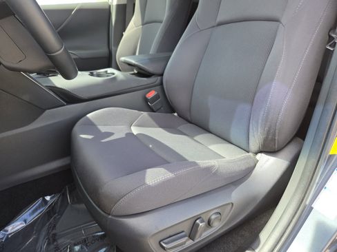Used 2021 Toyota Venza LE AWD/4WD image 27