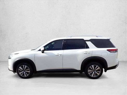 Used 2023 Nissan Pathfinder SL AWD/4WD image 2