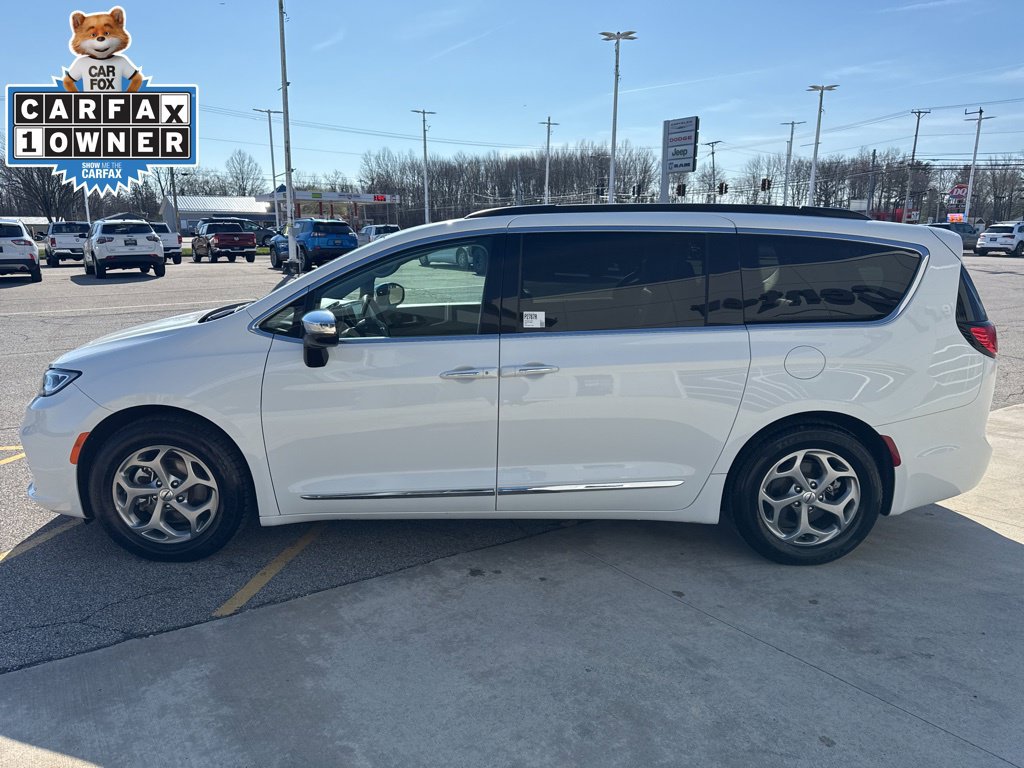 Used 2023 Chrysler Pacifica Limited FWD image 4