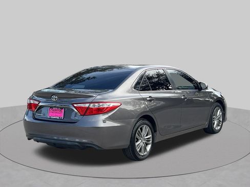 Used 2015 Toyota Camry SE w/ Moonroof Package FWD image 6