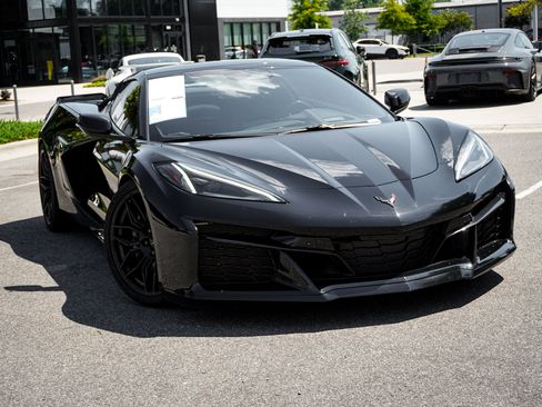 Used 2024 Chevrolet Corvette Z06 RWD image 2