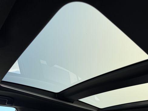 Used 2021 Toyota Venza Limited image 21