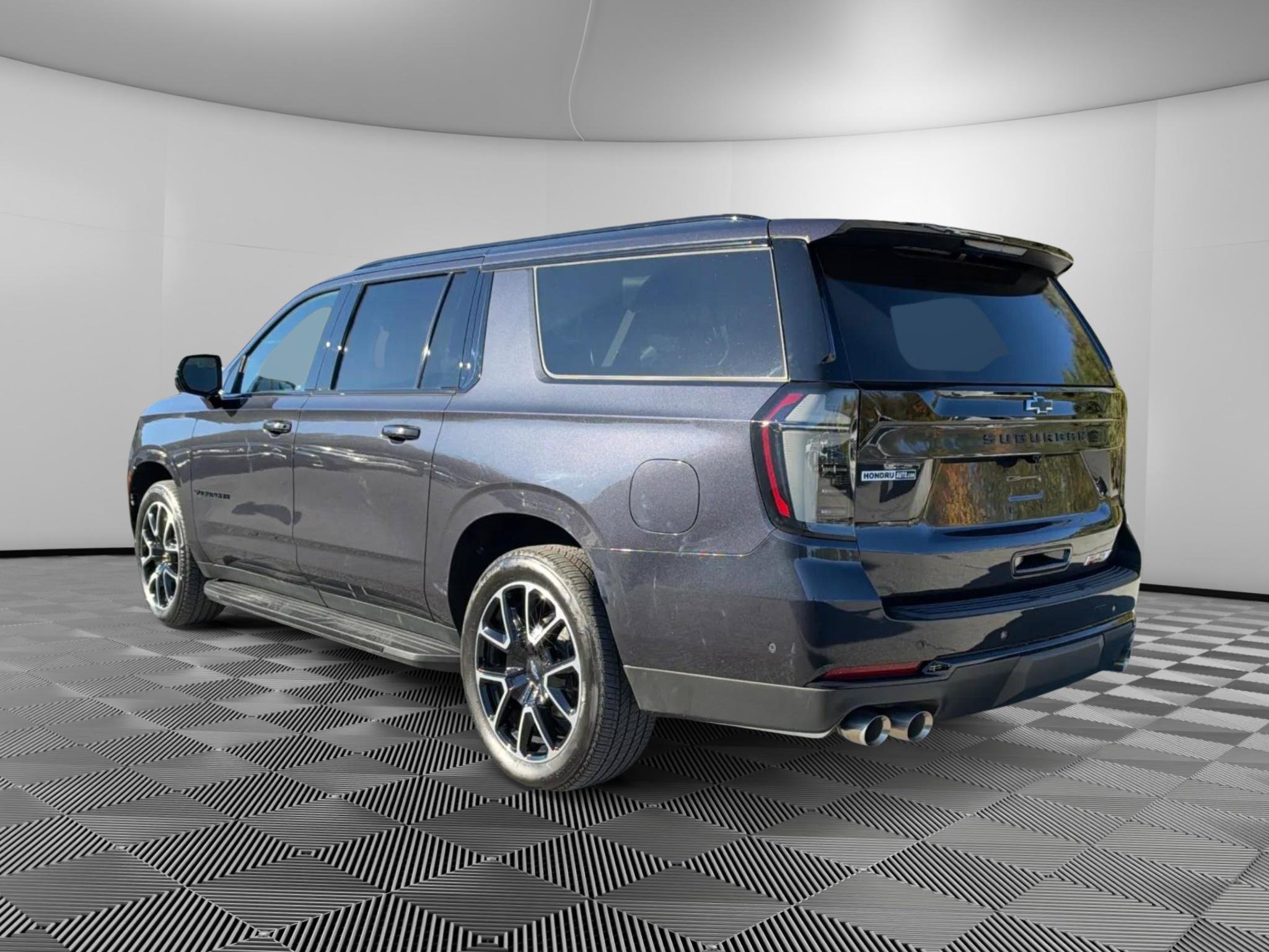 Used 2025 Chevrolet Suburban RST w/ RST Capability Package AWD/4WD image 3